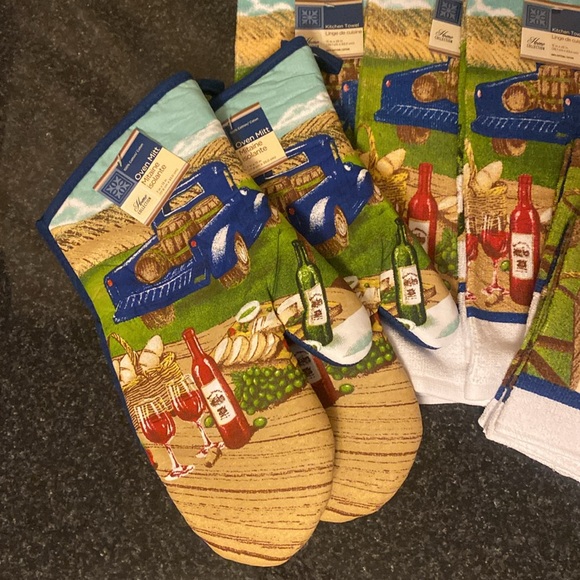 100% Cotton 7 Piece Winery Themed Dish Towel and Oven Mitt Set - Picture 2 of 9